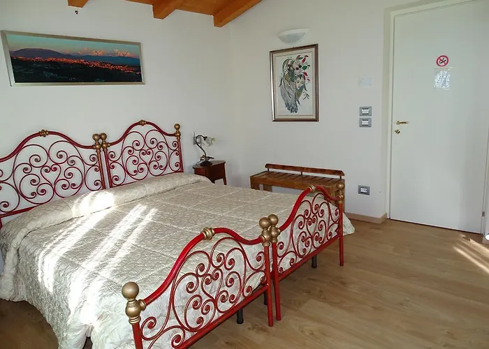 Spring Bed & Breakfast 4*